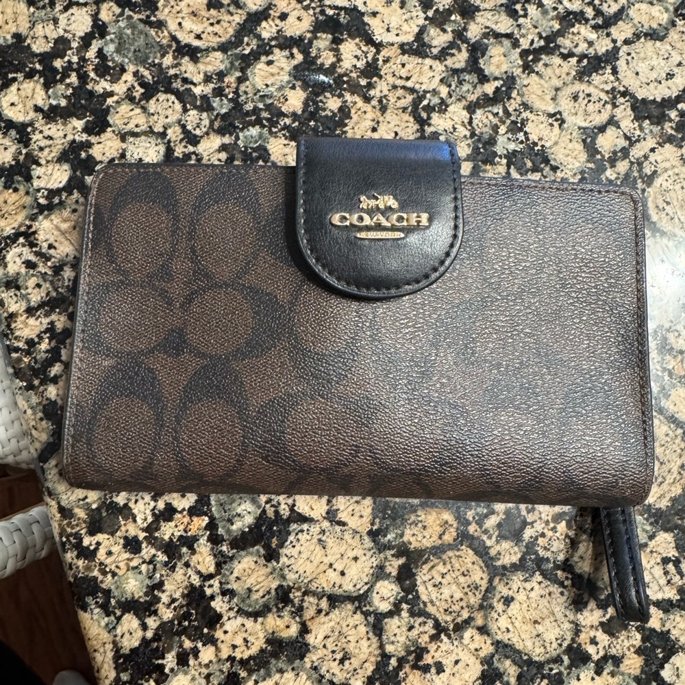 Coach wallet, GUC